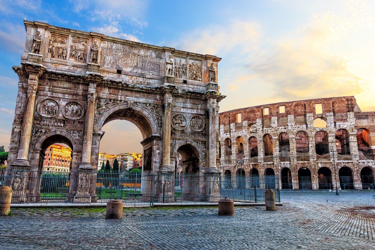 Arc de Constantin, proche du Colisée à Rome