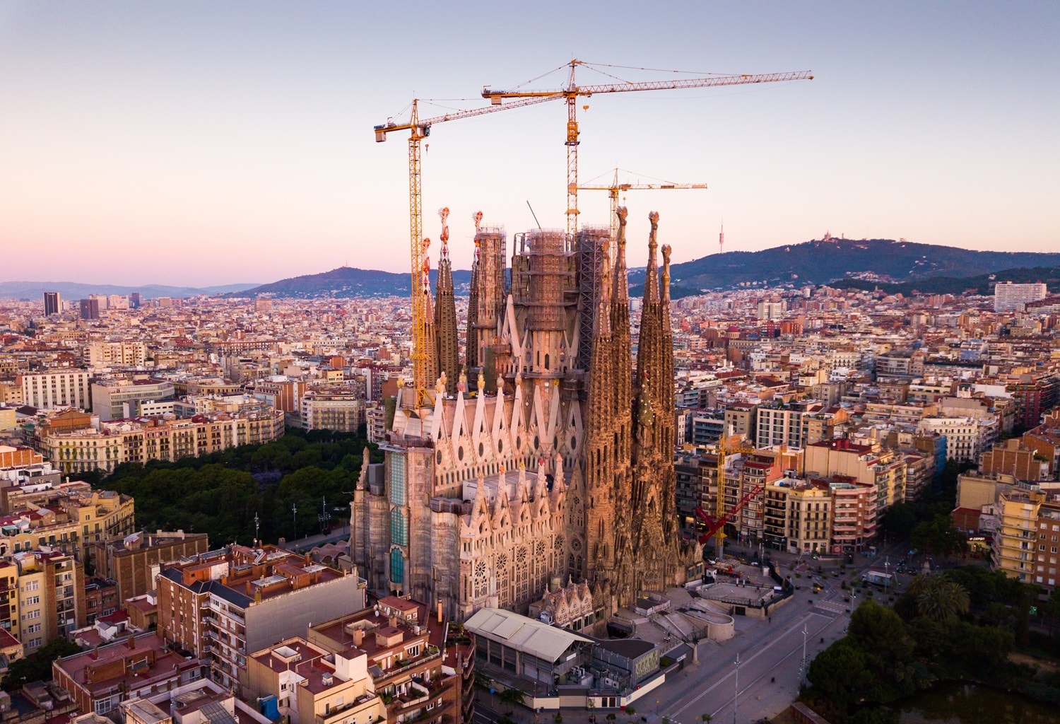 Construction, grues, Sagrada Familia, Barcelone