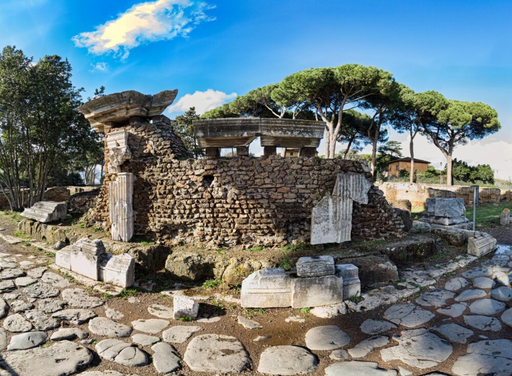 La Porta Romana sur le site d'Ostia Antica