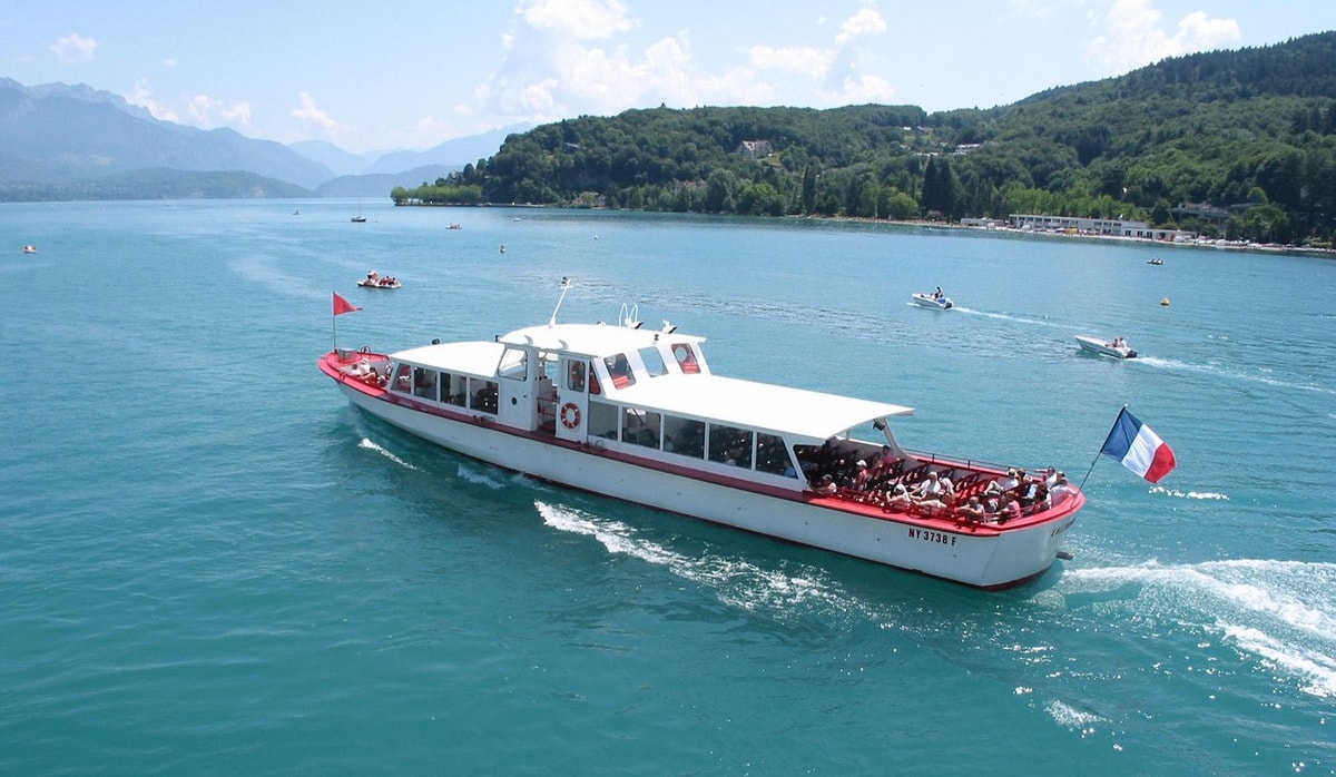Faire une croisière sur le Lac d'Annecy