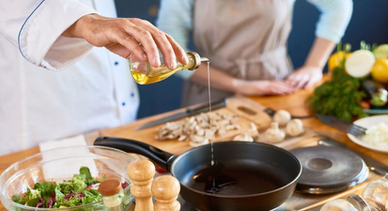 Billet Découverte du marché et cours de cuisine avec un chef à Toulouse