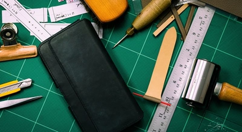 Billet Atelier de maroquinerie à Paris 14 : fabriquez votre pochette à téléphone