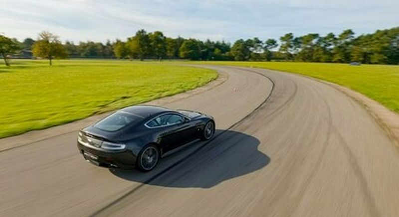 Billet Pilotage d'une Aston Martin - Circuit de Clastres