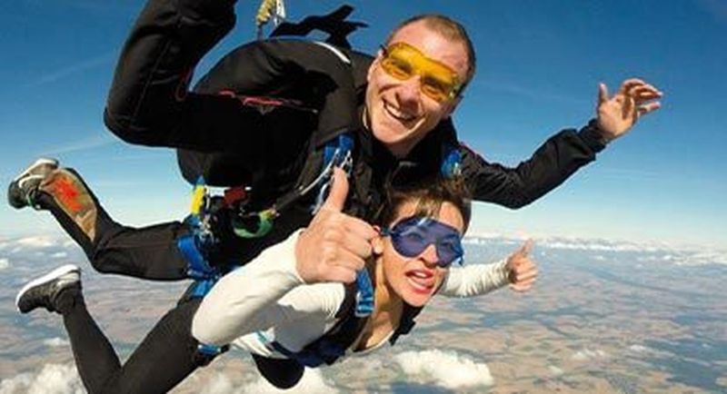Billet Saut en parachute près de Compiègne - Saut avec l'équipe du champion du monde