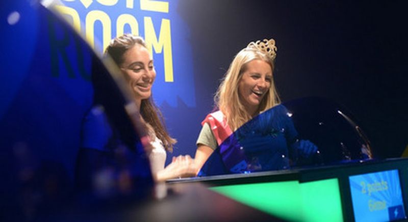 Billet Participation à un blindtest immersif dans un décor de plateau TV à Clermont Ferrand