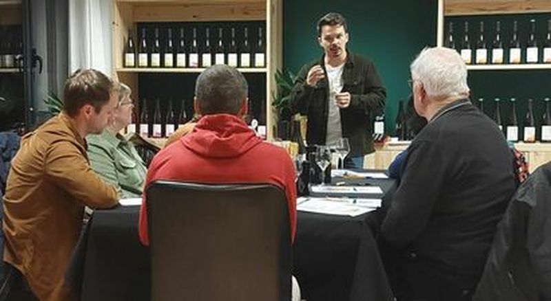 Billet Atelier d'assemblage de votre vin dans un chai urbain près de La Roche-sur-Yon