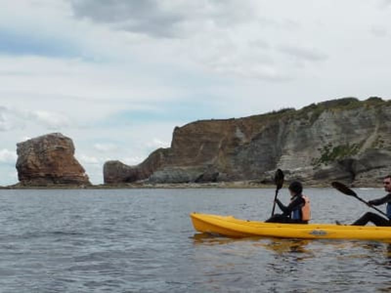 Billet Excursion guidée en kayak de mer aux Deux Jumeaux à Hendaye, Pays Basque