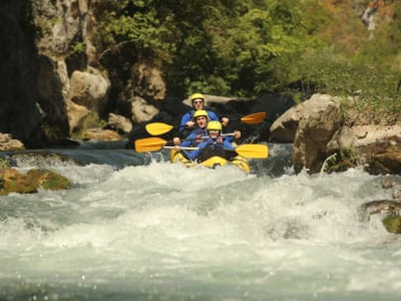 Billet Rafting, saut de falaise et balançoire à corde sur la rivière Cetina près d'Omiš