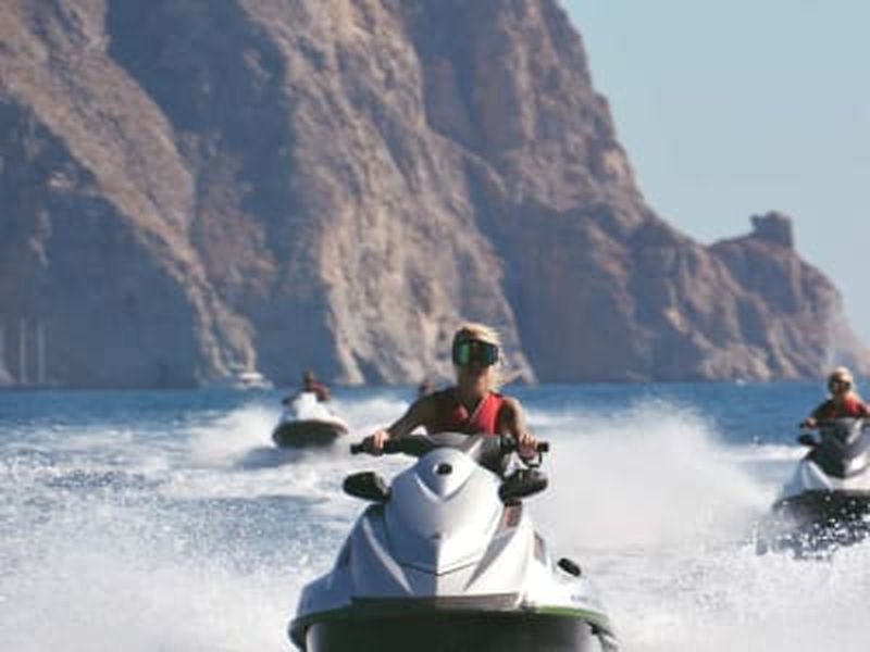 Billet Safari en Jet Ski sur la Côte Sud depuis la plage de Perivolos à Santorin