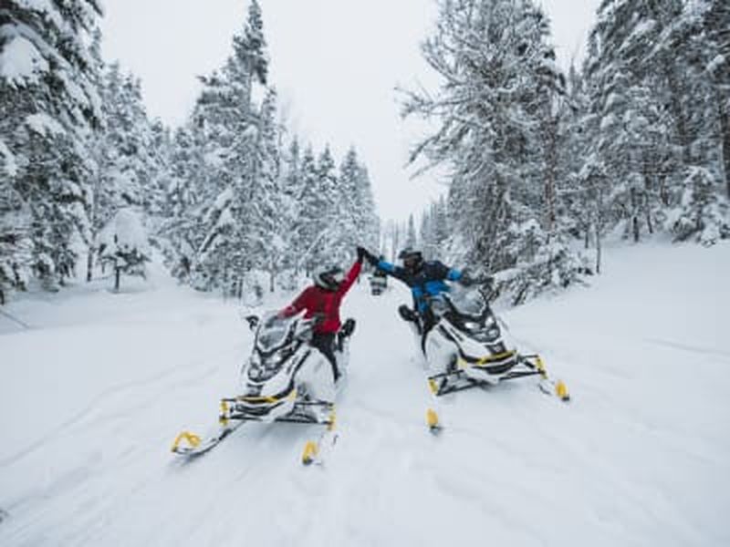 Billet Journée d’excursion guidée en motoneige aux monts Valins près du fjord du Saguenay
