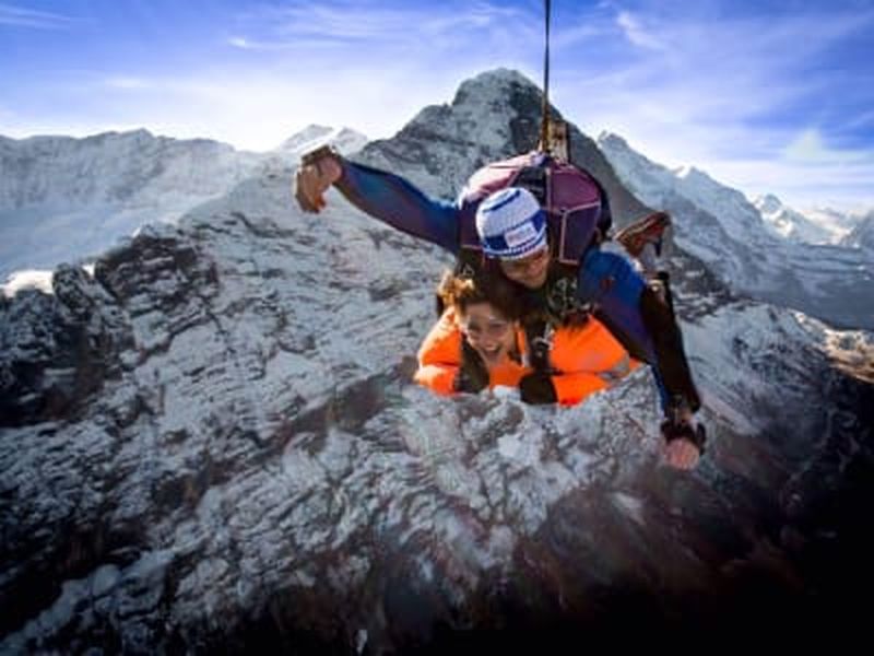 Billet Saut en parachute tandem depuis un hélicoptère au-dessus de l'Eiger à Grindelwald, près d'Interlaken