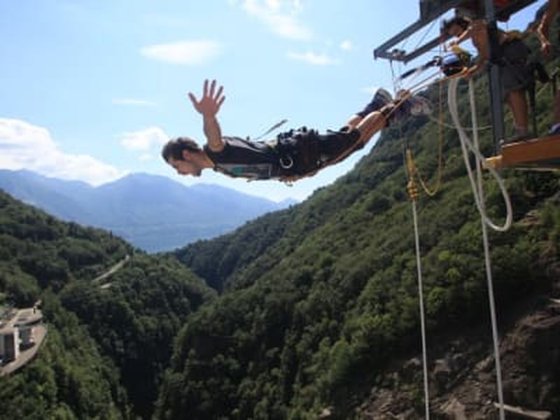 Billet Saut à l'élastique de 220 m depuis le barrage de Verzasca à côté de Locarno, Tessin
