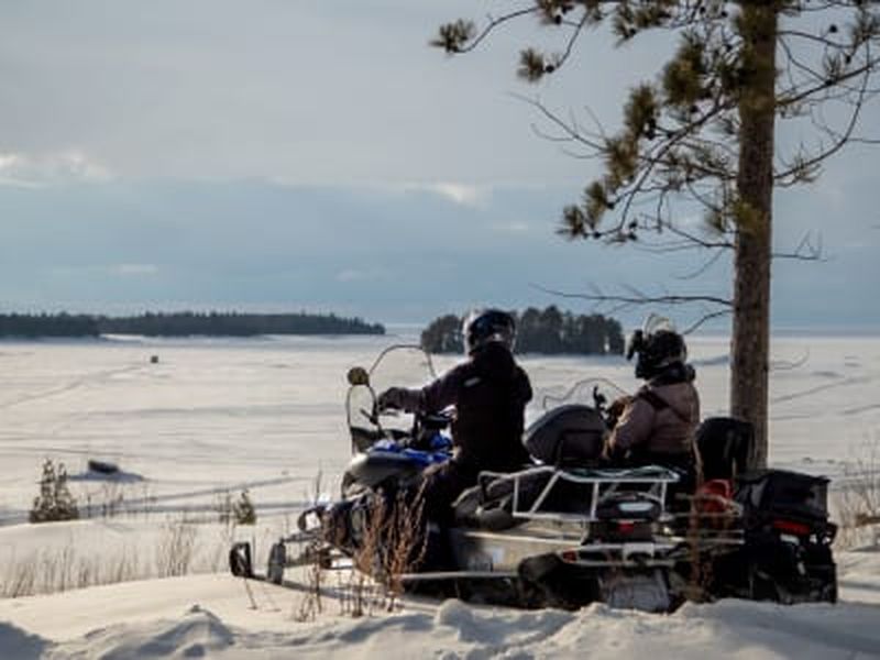 Billet Randonnée guidée en motoneige au lac Saint-Jean près de Saguenay