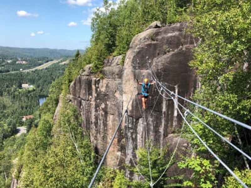 Billet Via ferrata et tyrolienne sur le Mont Catherine dans les Laurentides