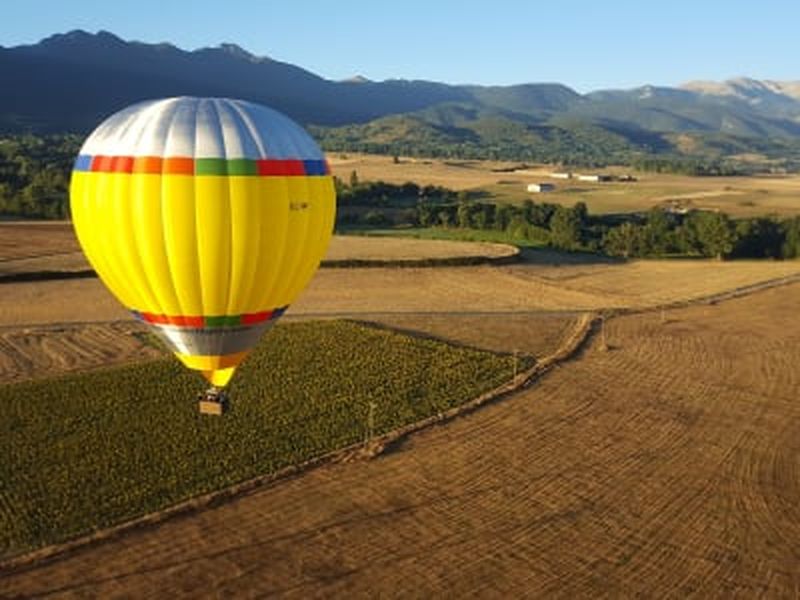 Billet Vol en montgolfière en couple au-dessus des Pyrénées, au départ de Sanavastre