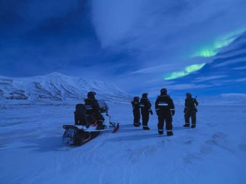 Billet Excursion en motoneige électrique pour les aurores boréales dans la vallée de l'Avent au Svalbard