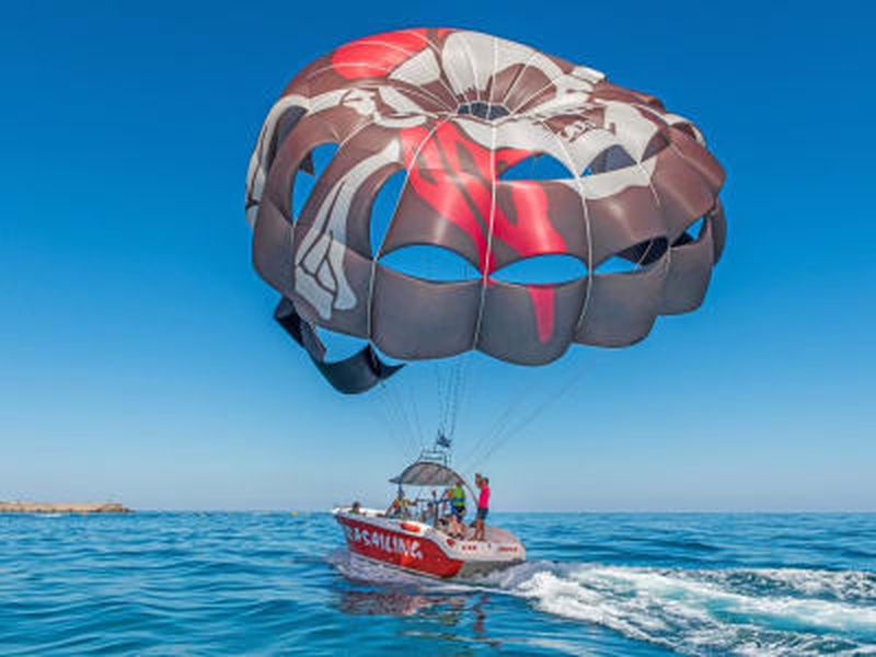 Billet Parachute ascensionnel au-dessus de la côte crétoise depuis la plage de Rethymno