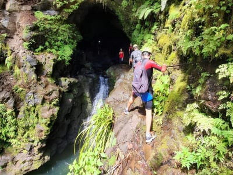 Billet Randonnée aquatique dans les Lavatubes à Tahiti