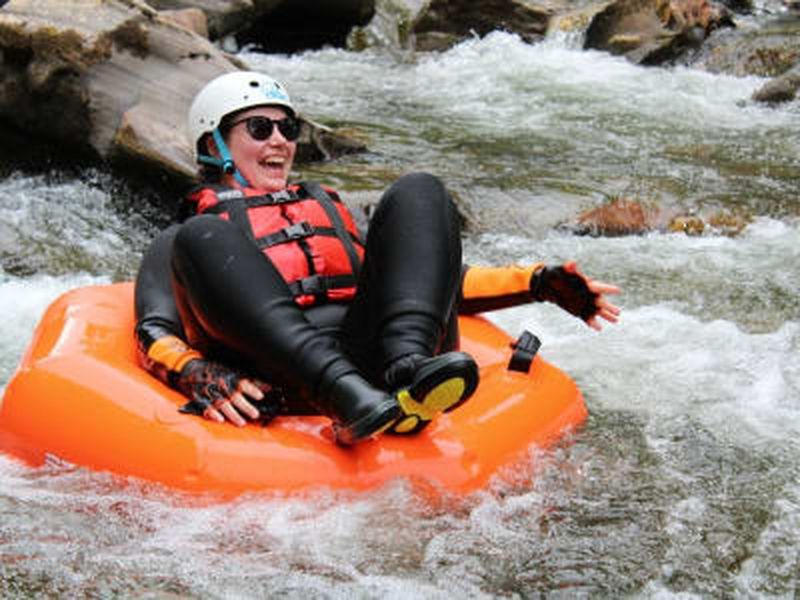 Billet Descente en chambre à air sur la rivière Feshie près d'Aviemore, dans le parc national de Cairngorms