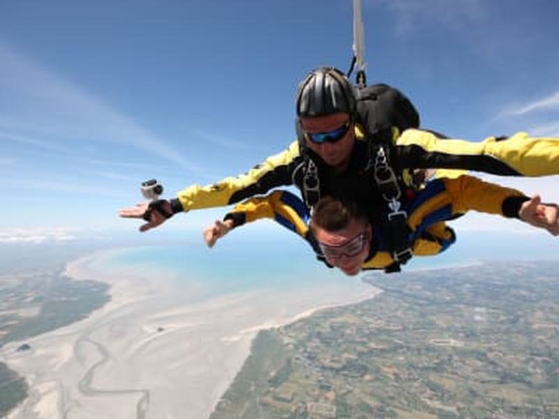 Billet Saut en parachute tandem au Mont-Saint-Michel depuis Le Val-Saint-Père
