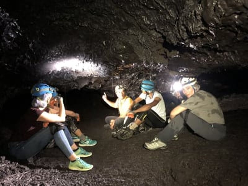 Billet Spéléologie dans les tunnels de lave du volcan du Piton de la Fournaise, La Réunion