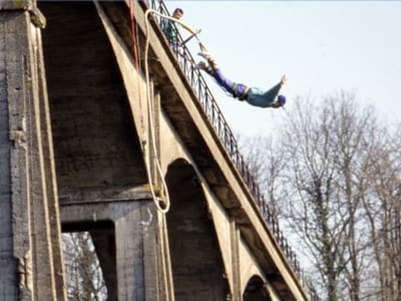 Billet Saut à l'élastique du Viaduc de Saint Georges-le-Gaultier, au Mans | 45m