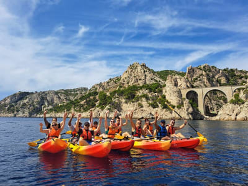 Billet Excursion guidée en kayak de mer dans les calanques de la Côte Bleue depuis Marseille