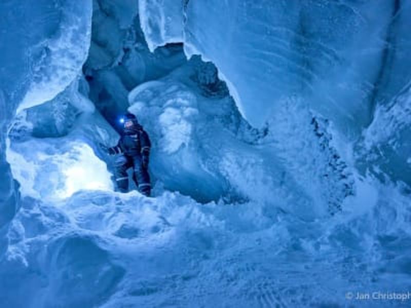Billet Safari en motoneige vers une spéléologie depuis Longyearbyen au Svalbard