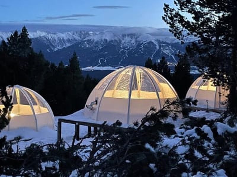 Billet Balade en raquettes à neige au coucher du soleil aux Angles avec dîner dans un igloo