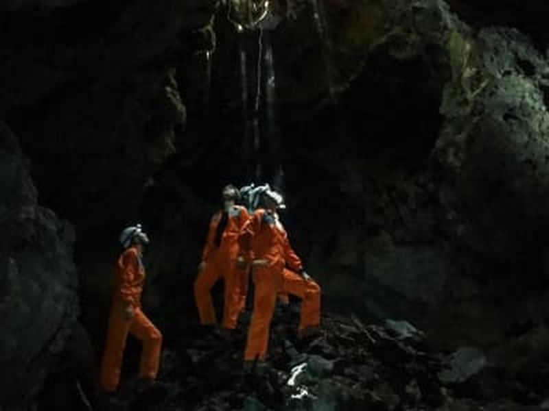 Billet Excursion d'une demi-journée en spéléologie autour des tunnels de lave de Ilha do Pico, Açores