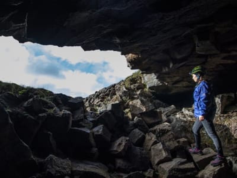 Billet Spéléologie dans les tunnels de lave de Leiðarendi, près de Reykjavík