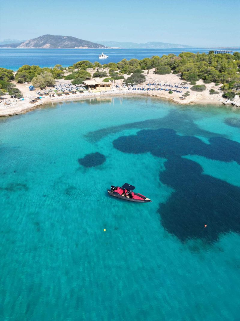 Billet Découvrez Poros : un voyage de rêve pour les amoureux de la plage sur les plus belles plages de l'île