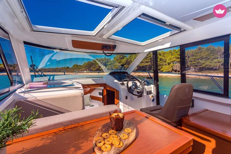 Billet Excursion relaxante au nord et à l'est de Brac : baies pittoresques et aventure de saut de falaise (9 h)