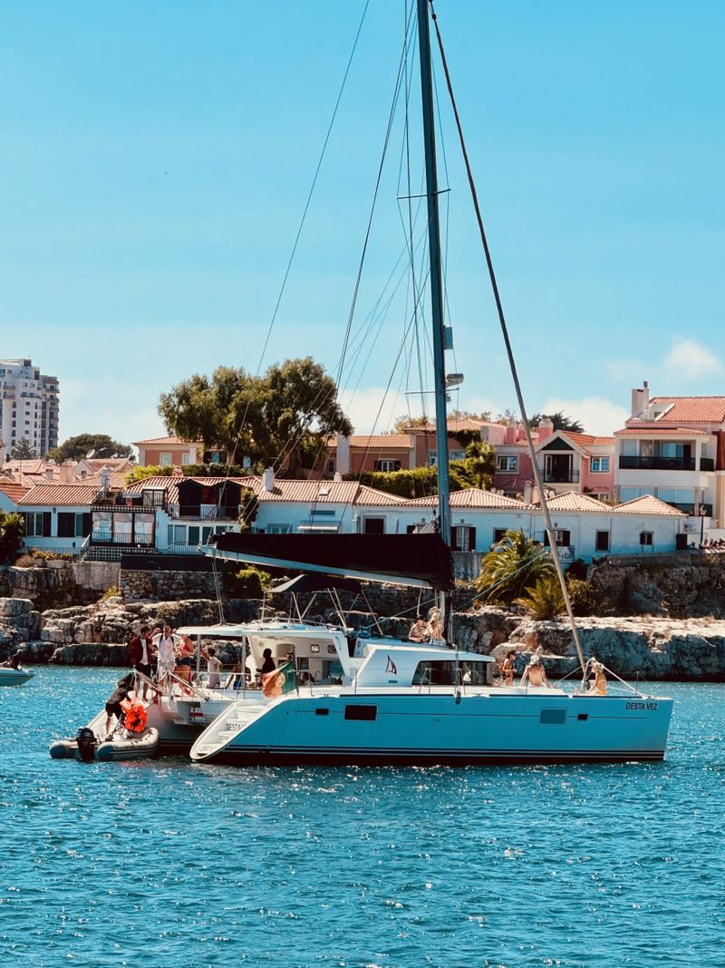 Billet 4 heures : Excursion d'une demi-journée en catamaran avec baignade – découvrez Lisbonne depuis l'eau