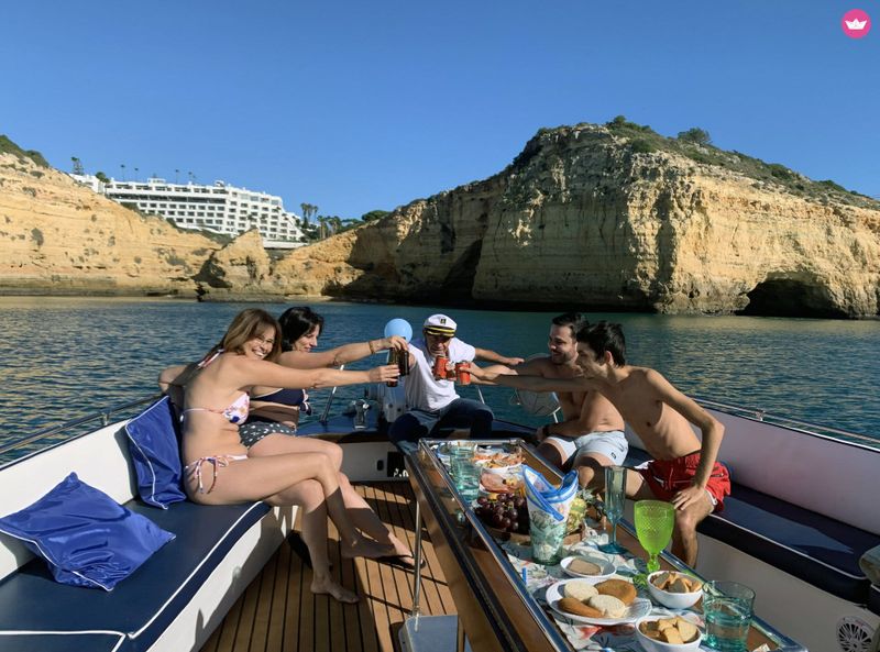 Billet Bateau de fête privé en Algarve – Croisière de 3 h avec musique, baignade et boissons (en option)