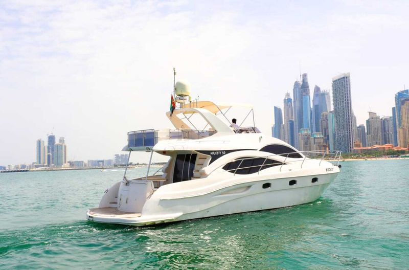Billet Croisière d'une journée de 8 heures en yacht de luxe Majesty à Dubaï Jet Ski gratuit