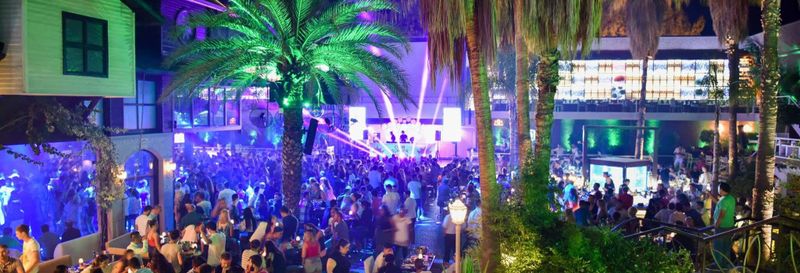 Billet Tournée des bars dans Alanya + Fête sur un bateau