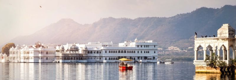 Billet Visite des ghats et balade en bateau sur le lac Pichola