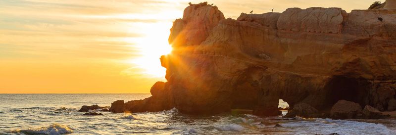 Billet Balade en bateau dans les grottes de Benagil au coucher de soleil