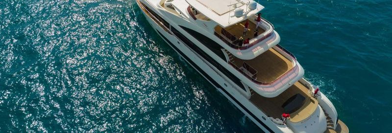 Billet Balade en yacht avec DJ et open bar