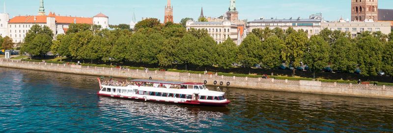 Billet Balade en bateau sur le fleuve Daugava au coucher du soleil