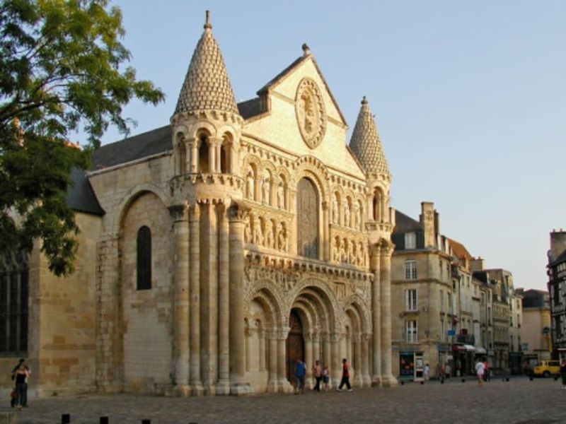 Billet Visite à pied d'Aliénor d'Aquitaine à Poitiers (86)