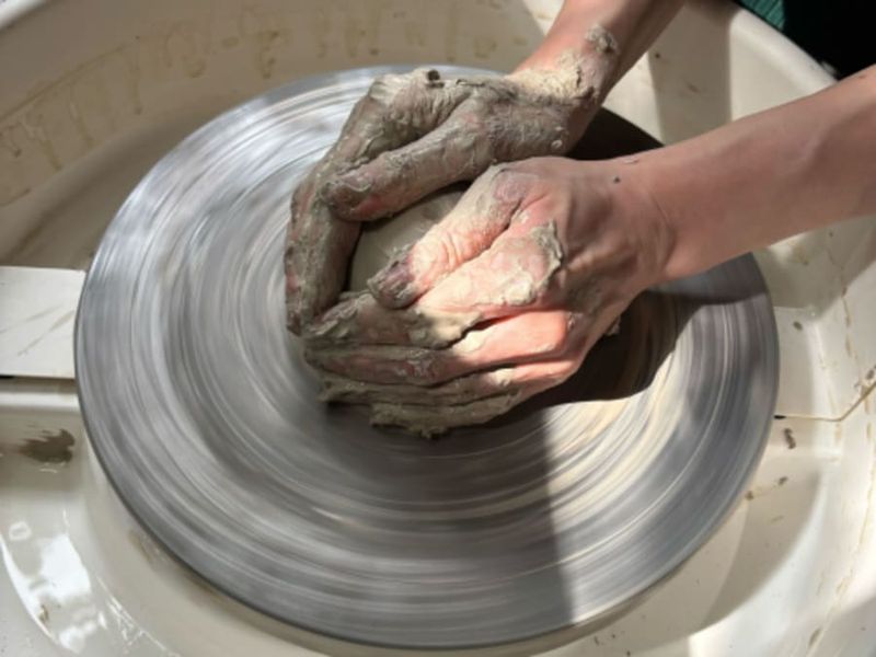 Billet Atelier tournage & peinture sur céramique en duo à Paris 20ème