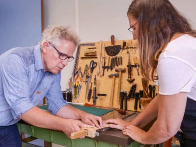Billet Atelier fabrication d'un sac en cuir près d'Annecy (74)