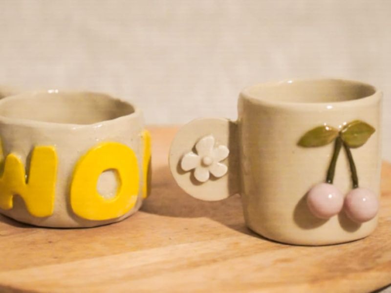 Billet Atelier Céramique création de mug en relief à Bayas (33)