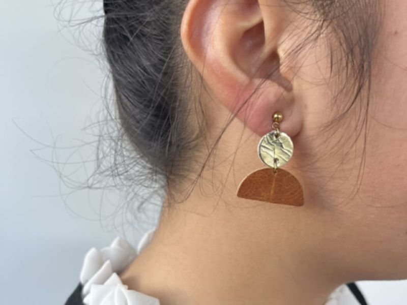 Billet Atelier création de boucles d’oreilles en cuir à Nantes (44)