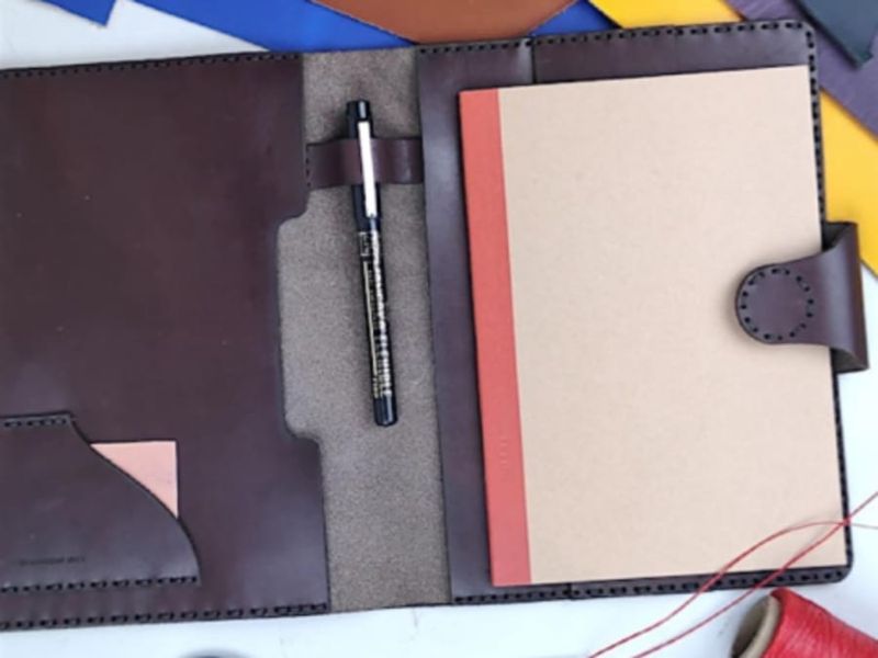 Billet Atelier création d'une pochette pour carnet en cuir à Bruxelles