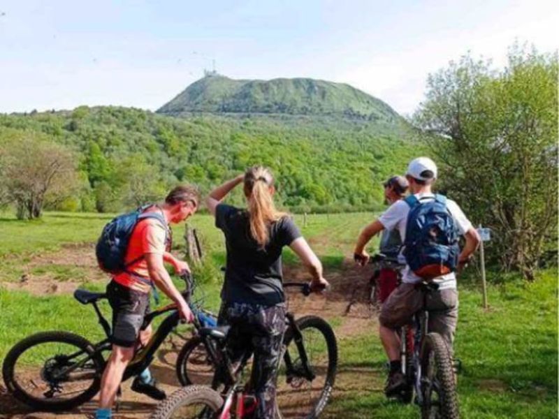 Billet Balade guidée des volcans d'Auvergne en E-VTT (63)