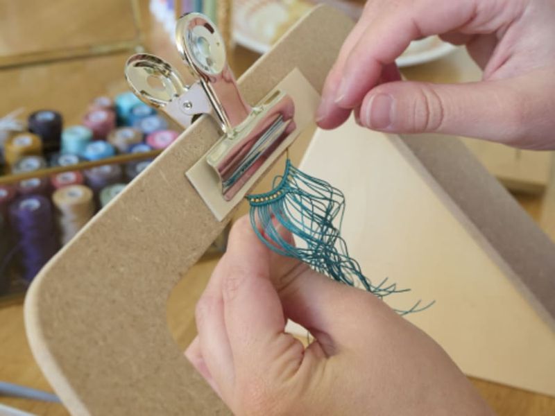 Billet Atelier tressage d'un collier en micro-macramé à Lille (59)