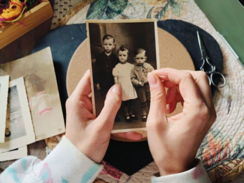 Billet Atelier broderie sur photo et carte ancienne à Luchapt (86)